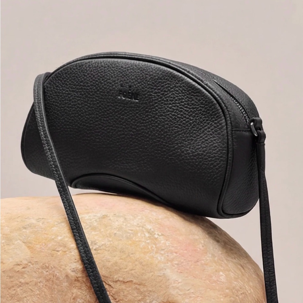 Behno Elizabeth Black Leather Camera Crossbody Purse BRAND NEW!